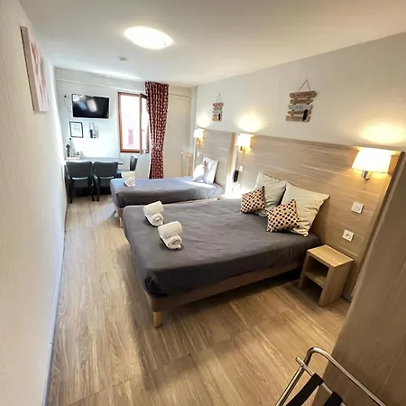 Du Cheval Blanc Hotel 2*