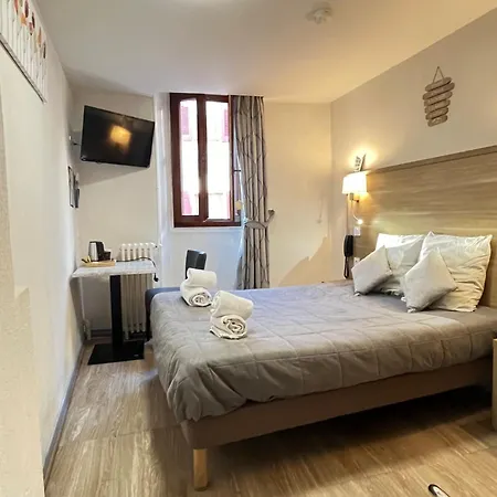 Du Cheval Blanc Hotel 2*